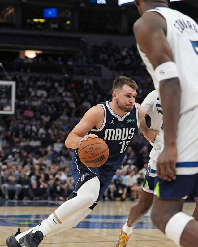 九游体育下载-东契奇遭遇七持续失利，巴黎圣日耳曼教练压力巨大！引发球迷热议(约基奇和东契奇)